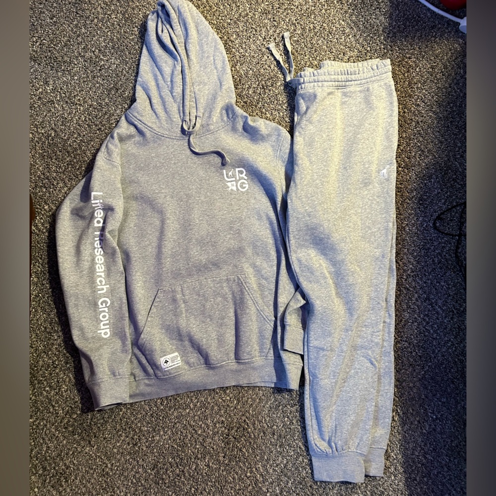 LRG Sweat outfit
Hoodie and joggers
Size XXL
grey color